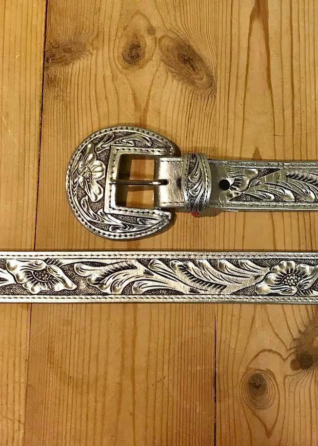 Que Chula Collection Tooled Leather Belt | Silver – Cry Baby  display picture 3